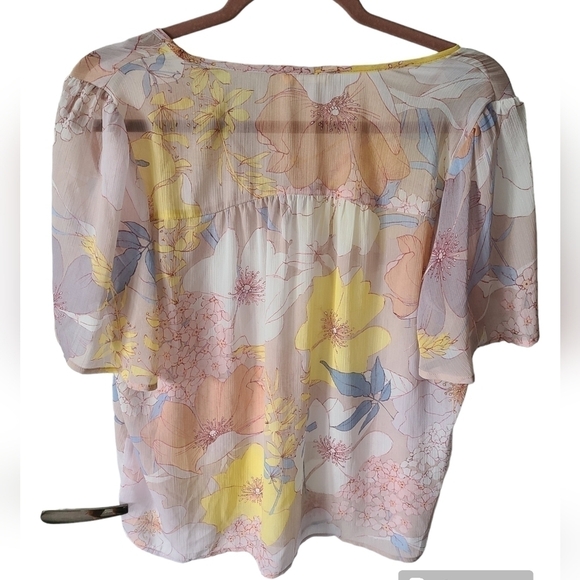 LOVESTITCH Whitney Pink Floral Short Flutter Sleeve Blouse Size Large - Picture 2 of 5